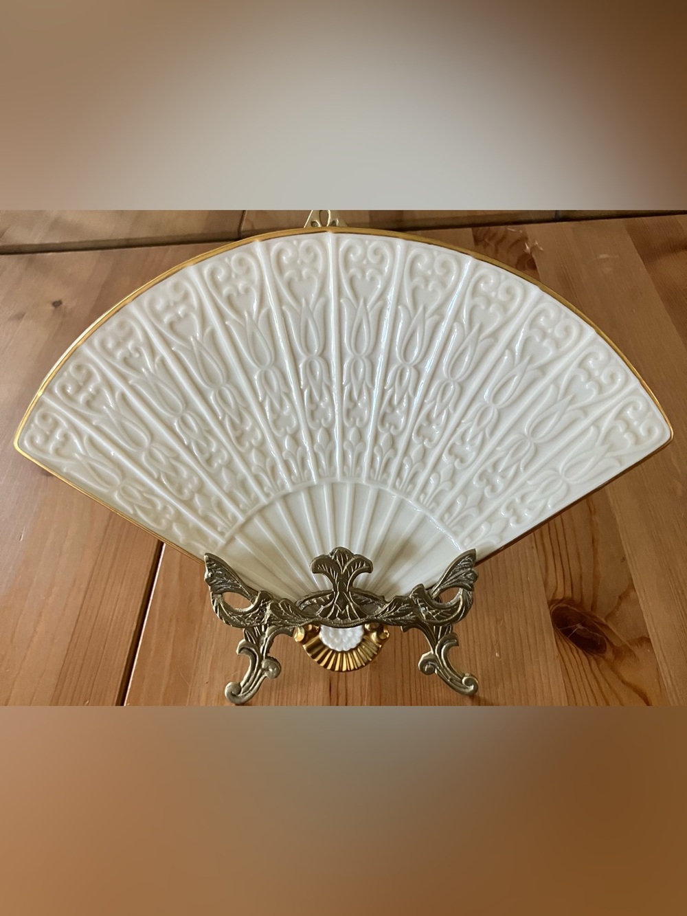 EUC Lenox Empress Ornate Ceramic Fan Accent Plate w/Metal Stand 24k gold plate